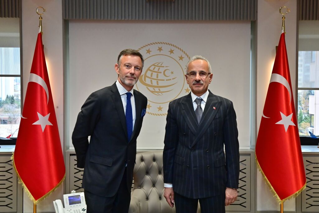 olivier jankovec aci europe director general and abdulkadir uraloglu minister of transport and infrastructure turkiye