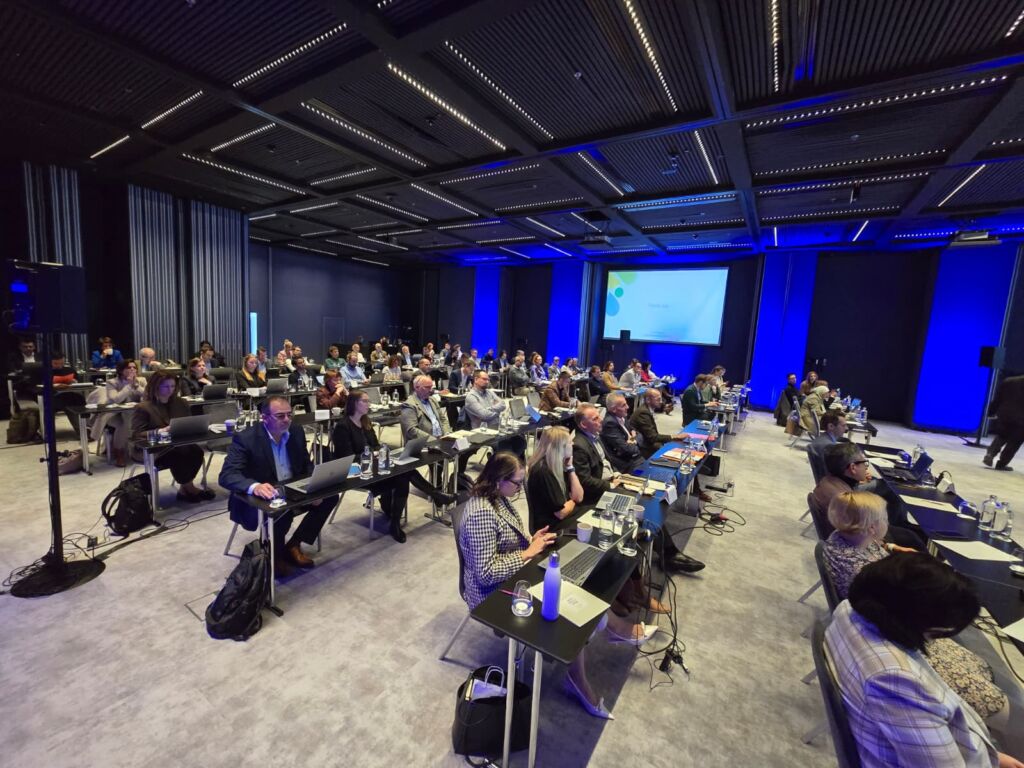 7795cf99 f7f0 4bcd bc5c 4c28690f6050