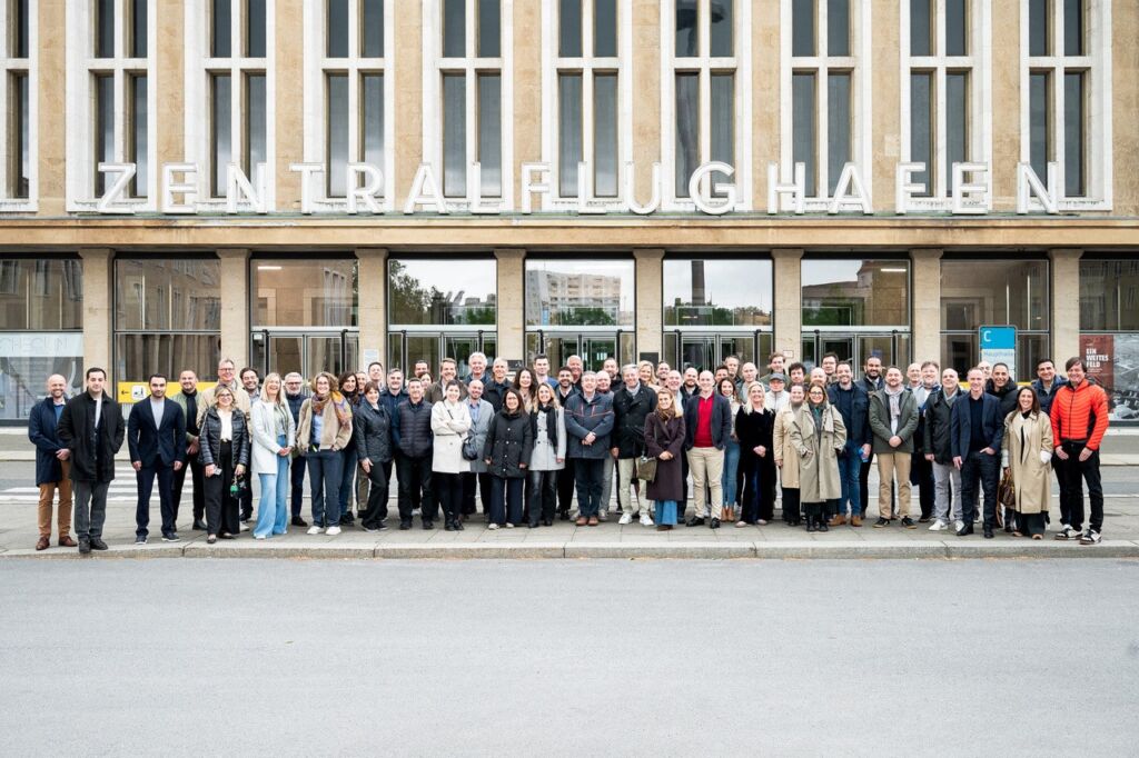 gruppenfoto aci commercial forum tempelhof führung